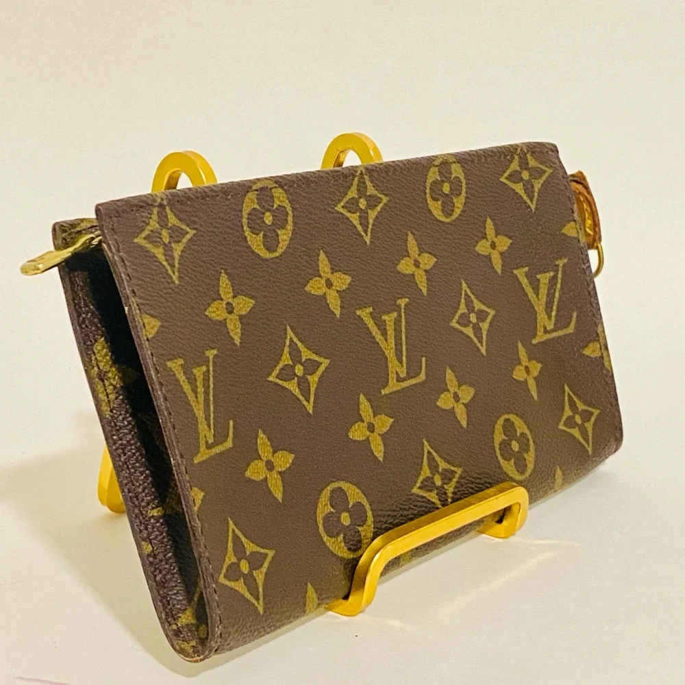 Louis Vuitton Brown and Gold Monogram Clutch size 8x4